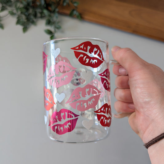 Discounted blemished/ faulty Lipstick kisses vinyl 17oz glass mug wiht no lid