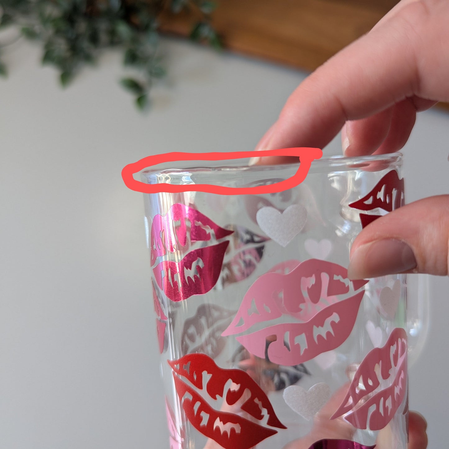 Discounted blemished/ faulty Lipstick kisses vinyl 17oz glass mug wiht no lid