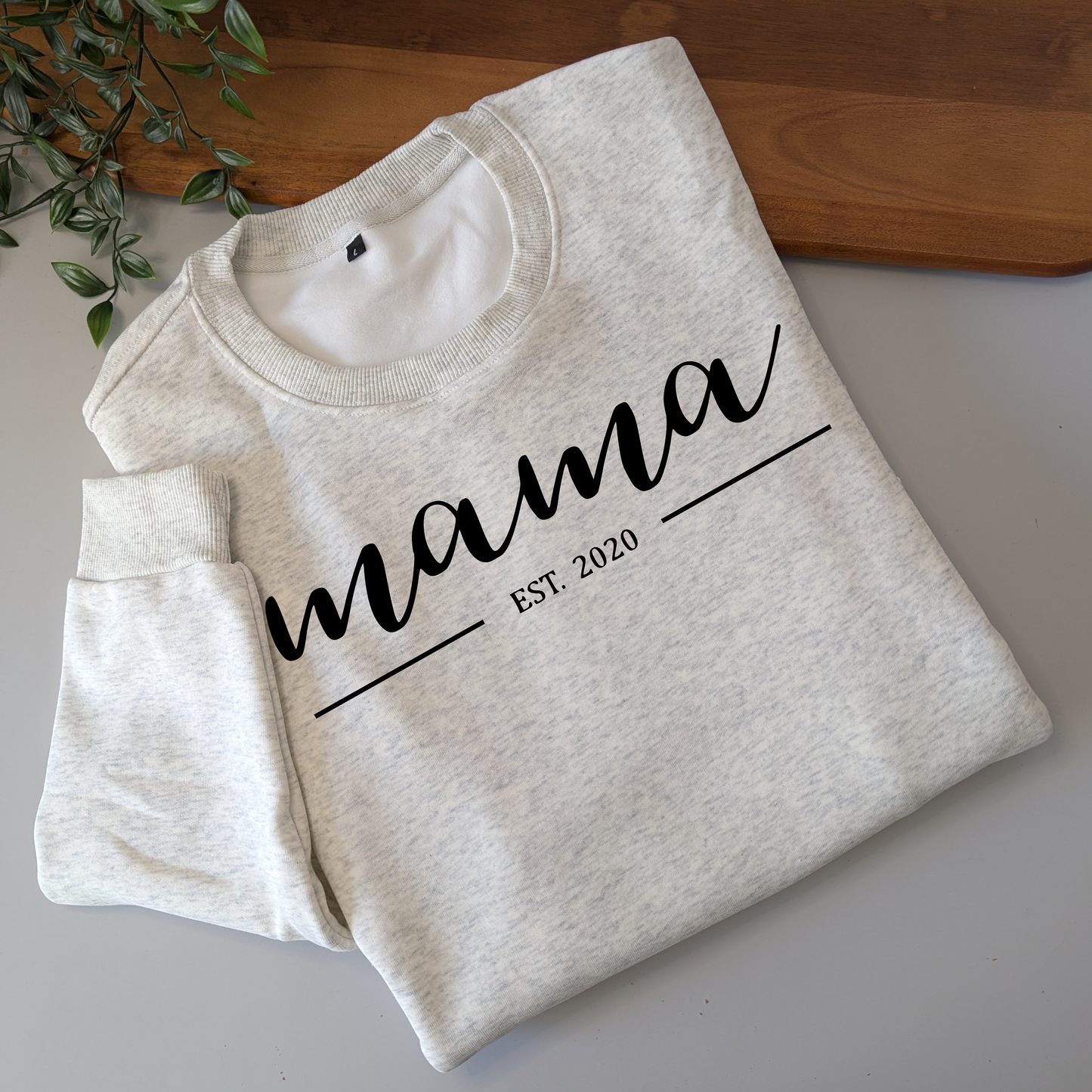Personalised mama est. with year notation crewneck fleece jumper. Mother's Day gift. Custom mama present. Present for mum.
