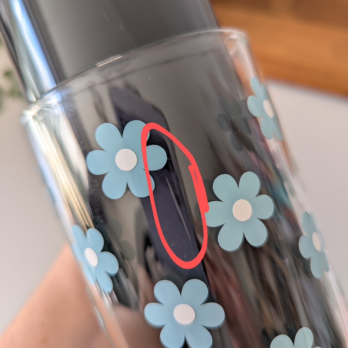 Discounted pastel blue daisy fields vinyl 17oz glass mug with bamboo lid & reusable plastic straw