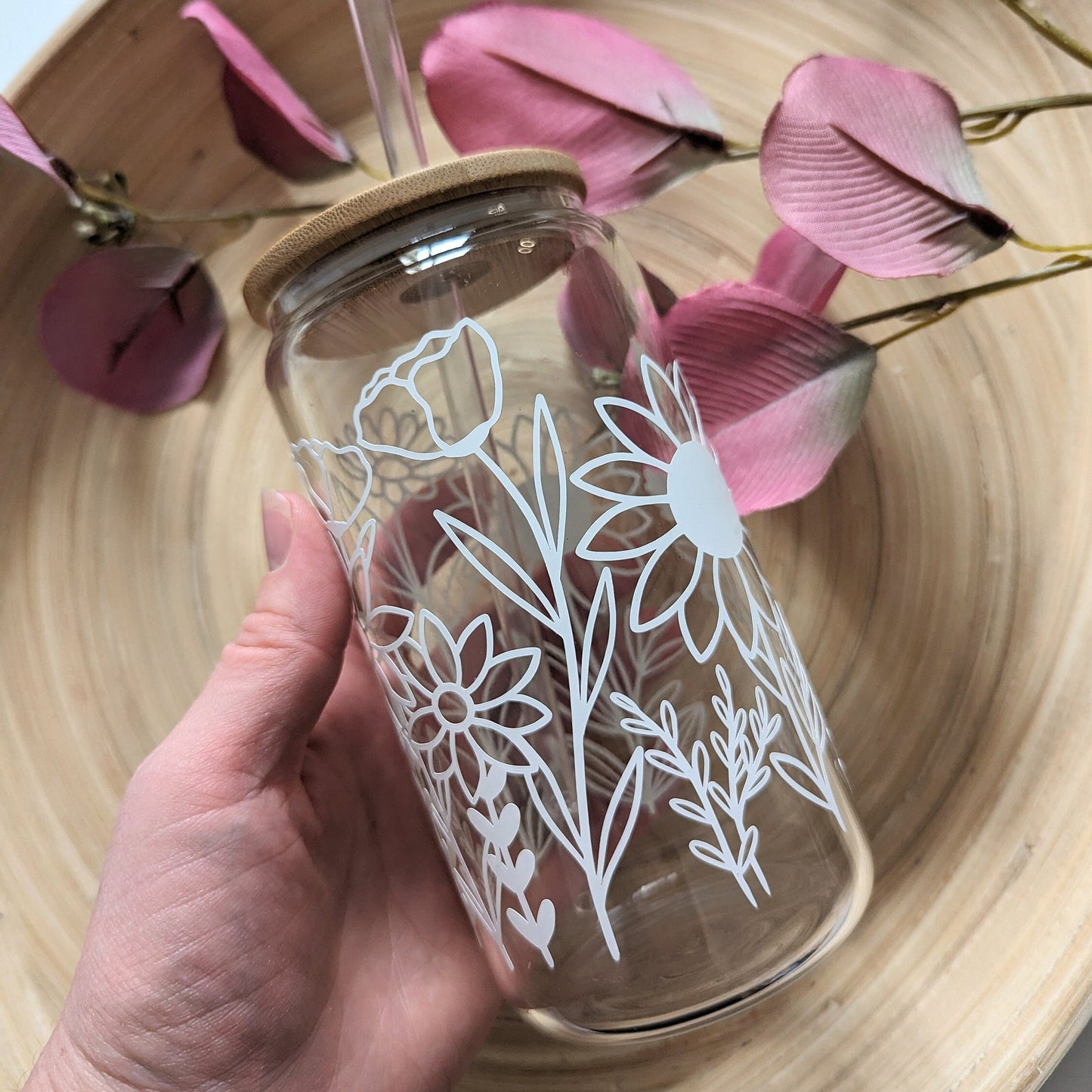 In to the garden 16oz glass cup or 17oz glass mug with bamboo lid & reusable plastic straw. White flowers. Floral iced coffee cup. Glass mug