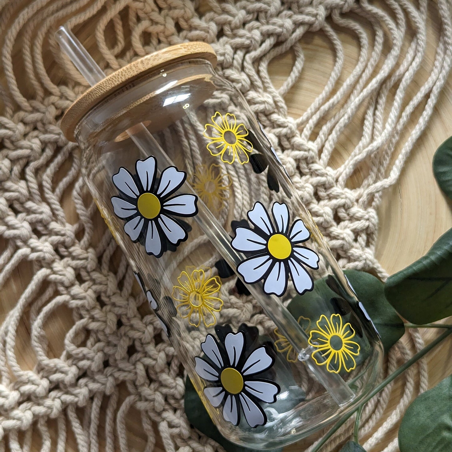 Daisies for Days yellow & black 16oz glass can cup or 17oz glass mug with bamboo lid and reusable straw. Iced coffee cup and straw. flowers