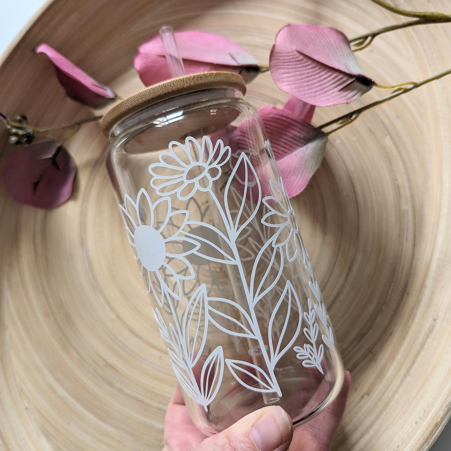 In to the garden 16oz glass cup or 17oz glass mug with bamboo lid & reusable plastic straw. White flowers. Floral iced coffee cup. Glass mug