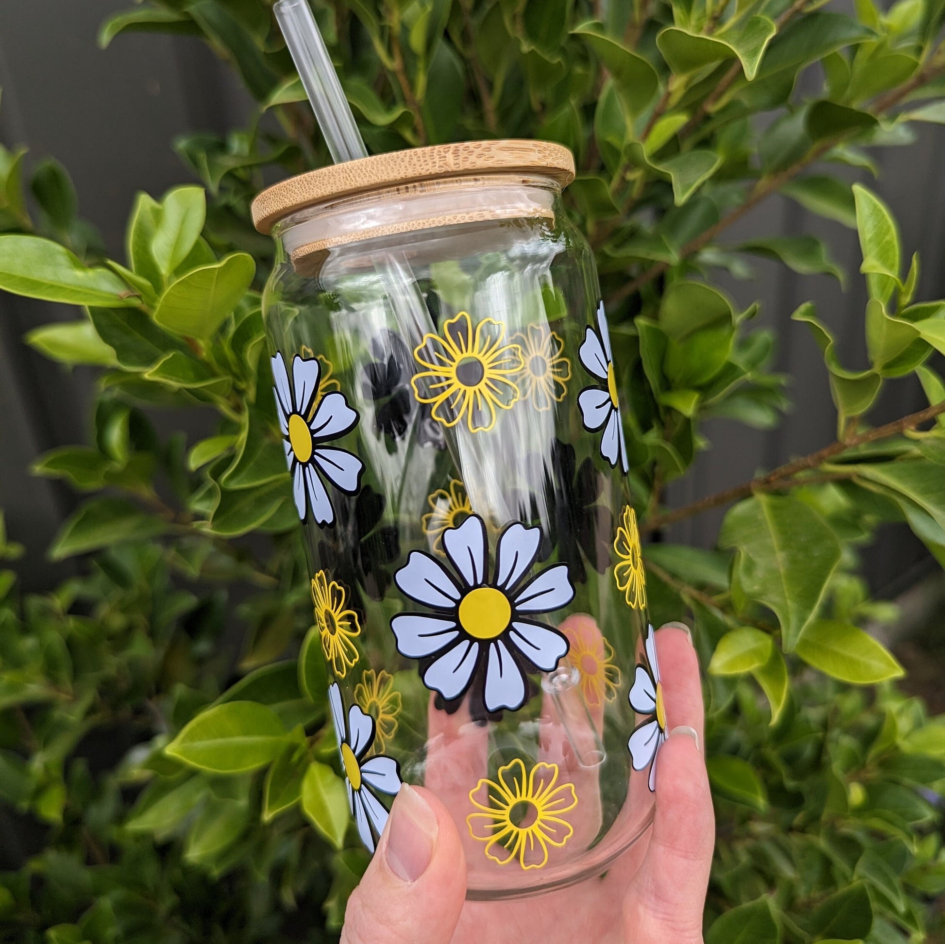 Daisies for Days yellow & black 16oz glass can cup or 17oz glass mug with bamboo lid and reusable straw. Iced coffee cup and straw. flowers