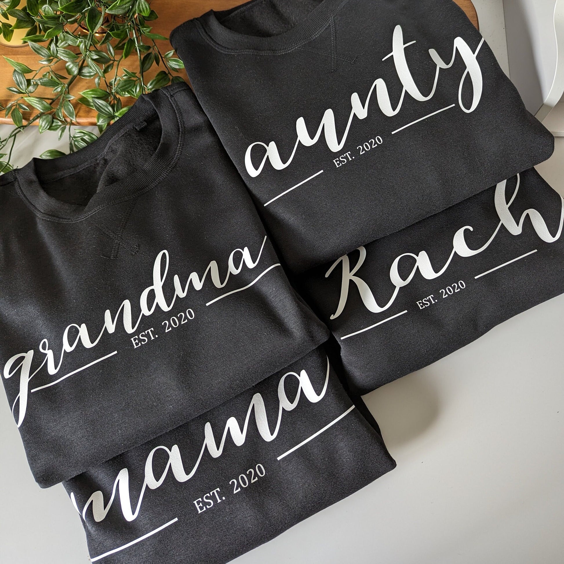 Personalised mama est. with year notation crewneck fleece jumper. Mother's Day gift. Custom mama present. Present for mum.