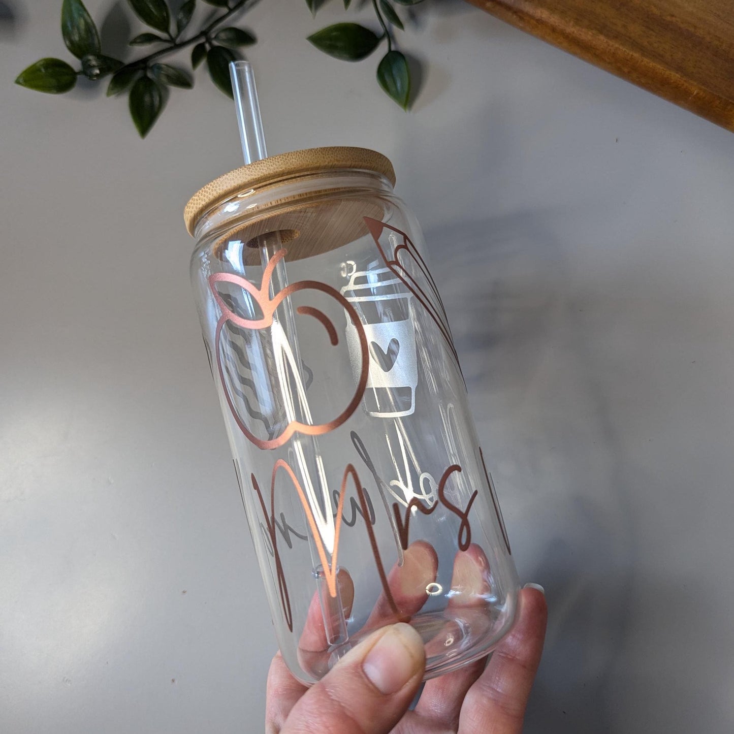 Personalised name teachers cute gift 16oz glass cup or 17oz glass mug with bamboo lid & reusable plastic straw. Apple coffee pencil notebook